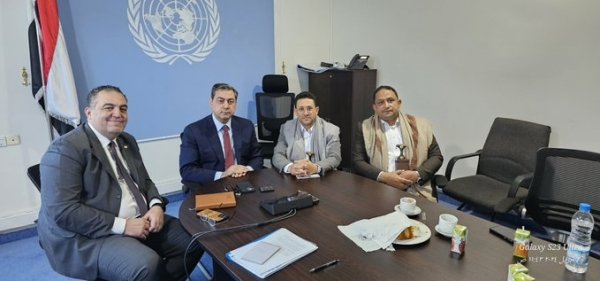 لجنة تبادل الأسرى في مليشيا الحوثي مع نائب المبعوث الأممي سرحد فتاح
